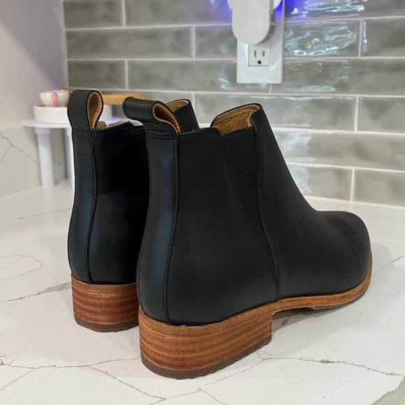 Nisolo Eva Everyday Chelsea Boots. Women’s size 9. Color Black. - Picture 9 of 15